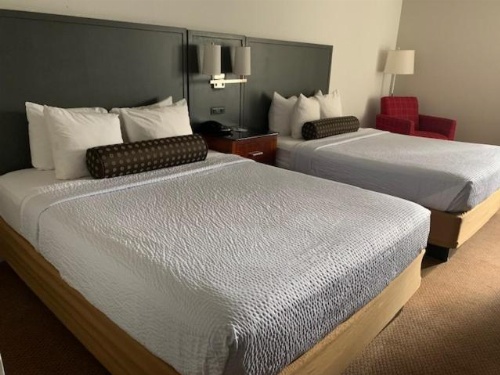 Days Inn by Wyndham Great Lakes - N. Chicago image 10