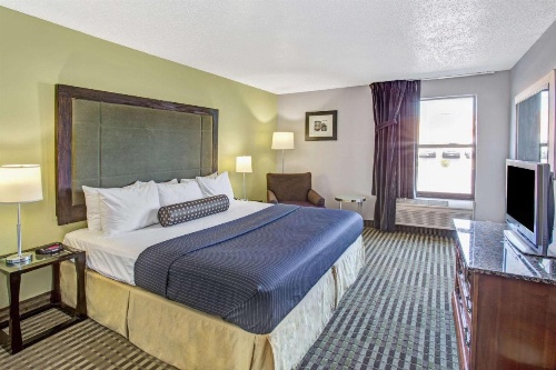Days Inn by Wyndham Great Lakes - N. Chicago image 16