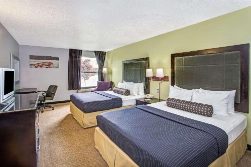 Days Inn by Wyndham Great Lakes - N. Chicago image 17