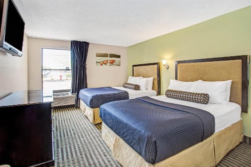 Days Inn by Wyndham Great Lakes - N. Chicago image 20