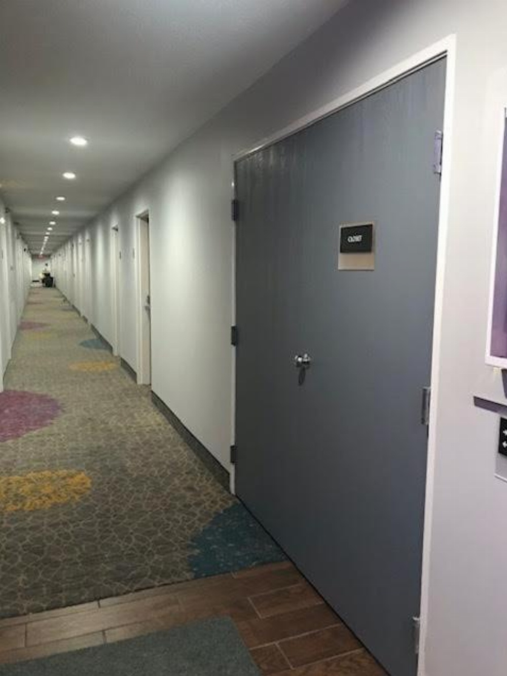 Days Inn by Wyndham Great Lakes - N. Chicago Image 6