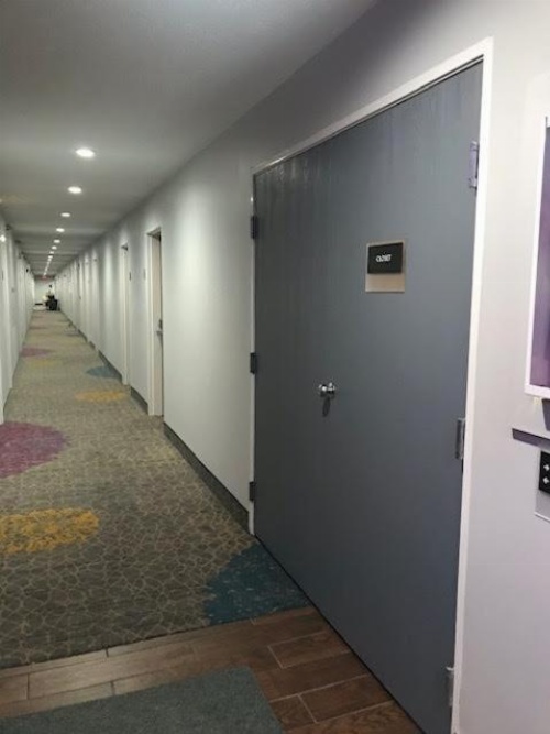 Days Inn by Wyndham Great Lakes - N. Chicago image 6